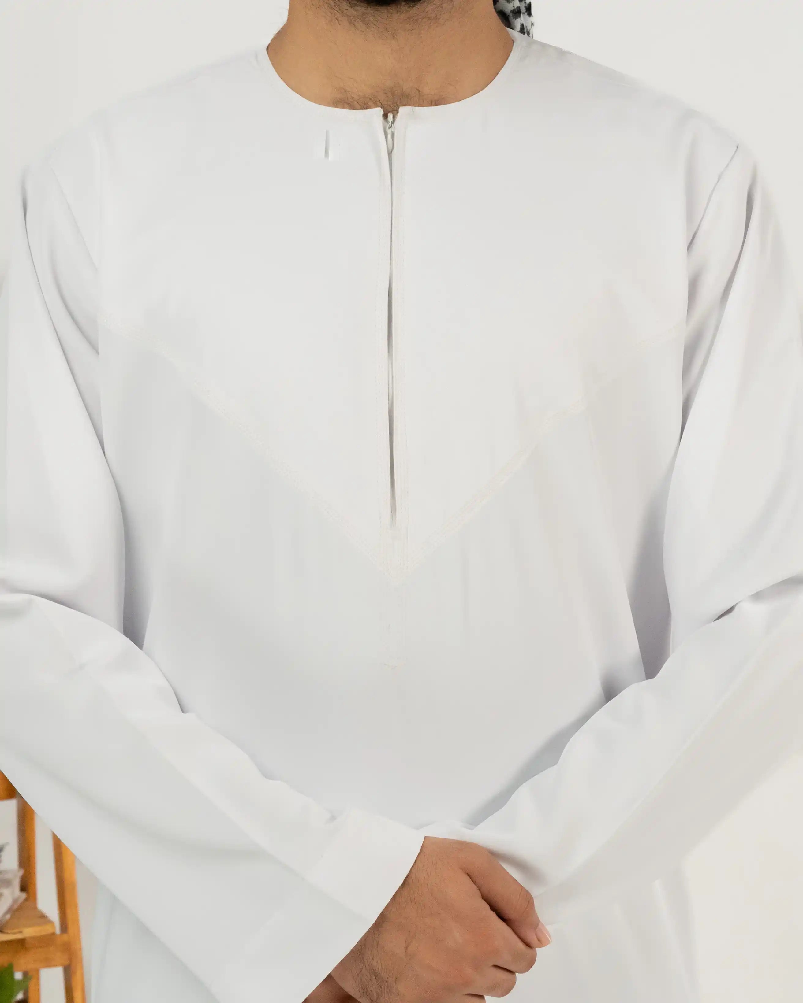 Saudi White Thobe (Colorless)