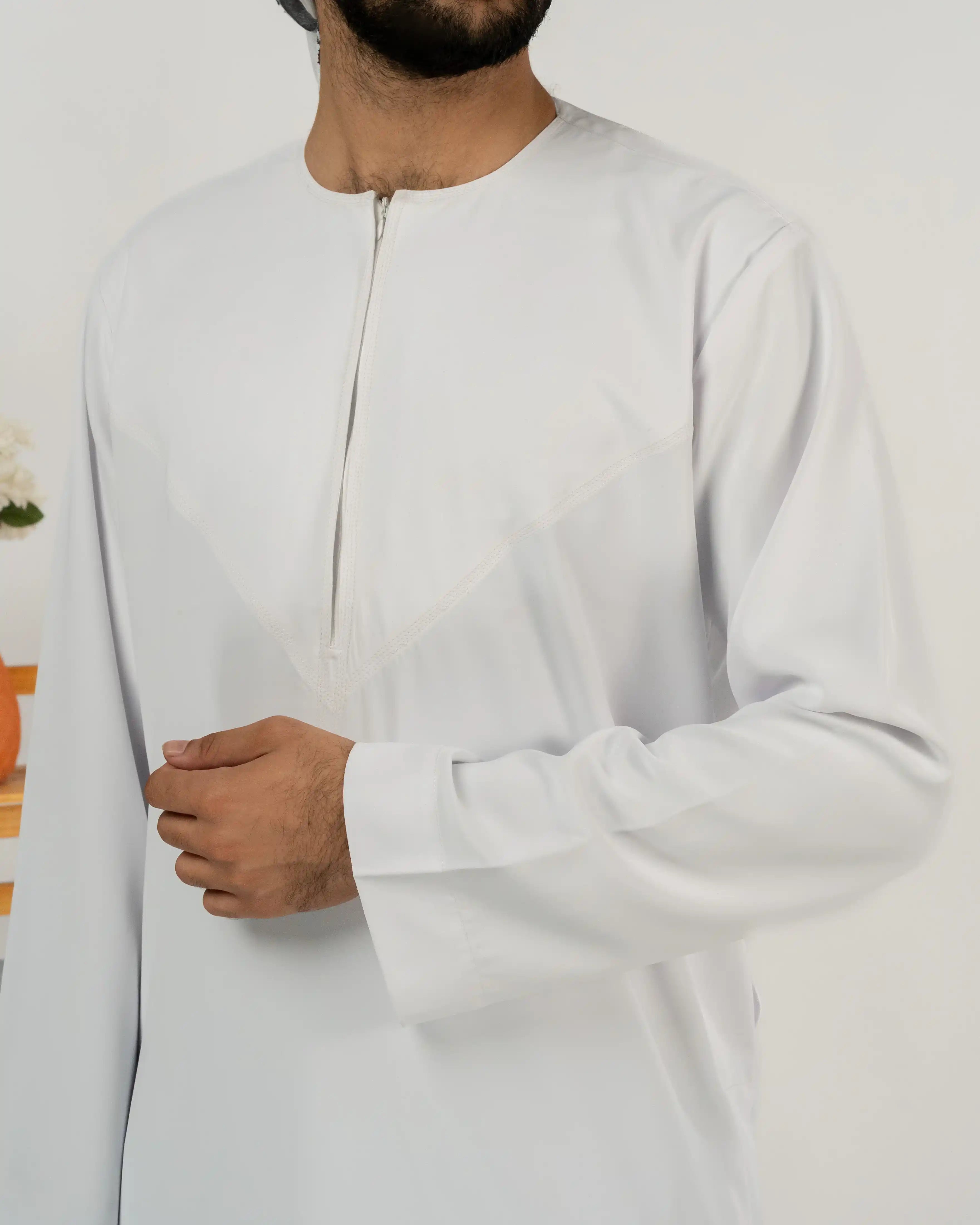 Saudi White Thobe (Colorless)