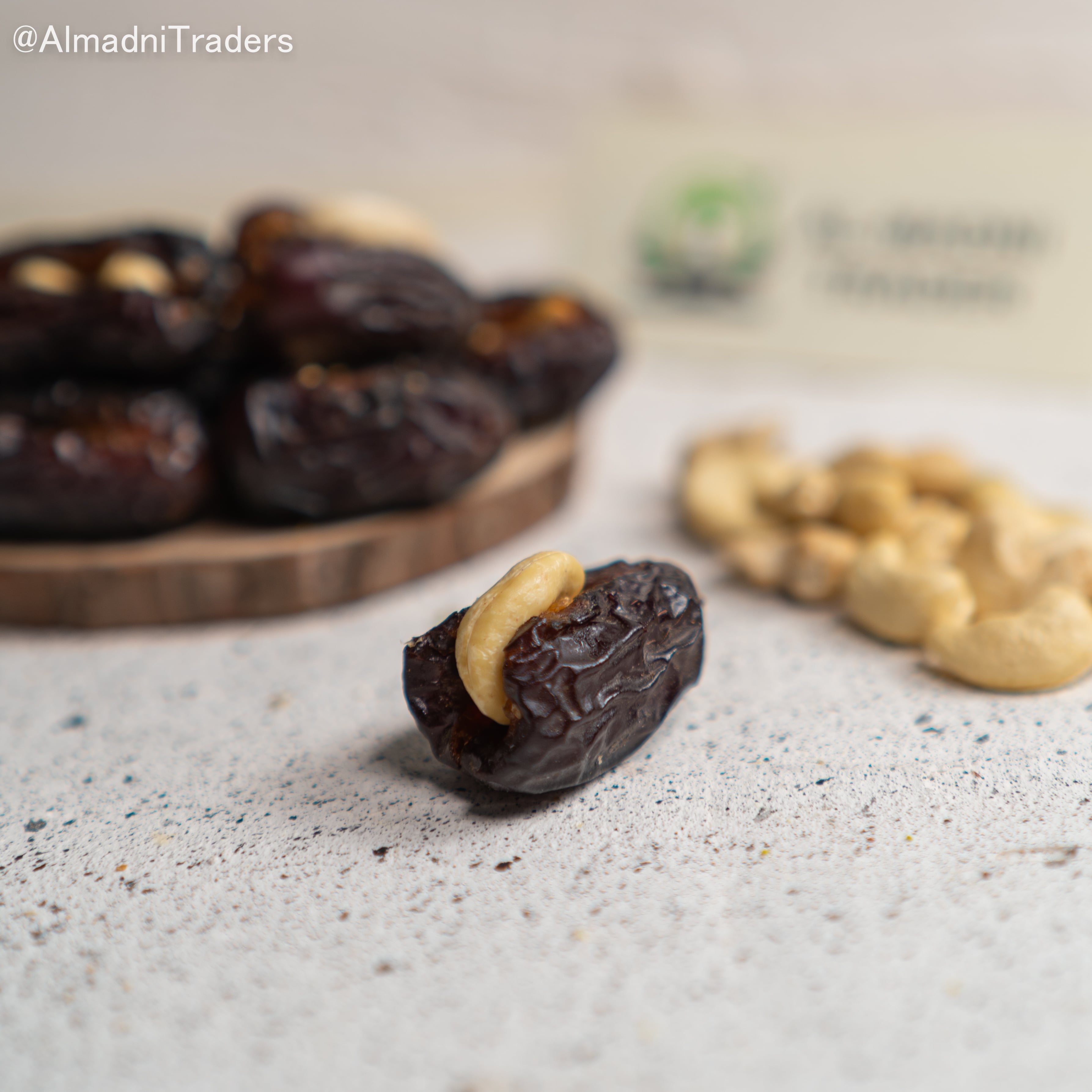 Qalmi khajoor with Cashew showcasing its freshness & texture.