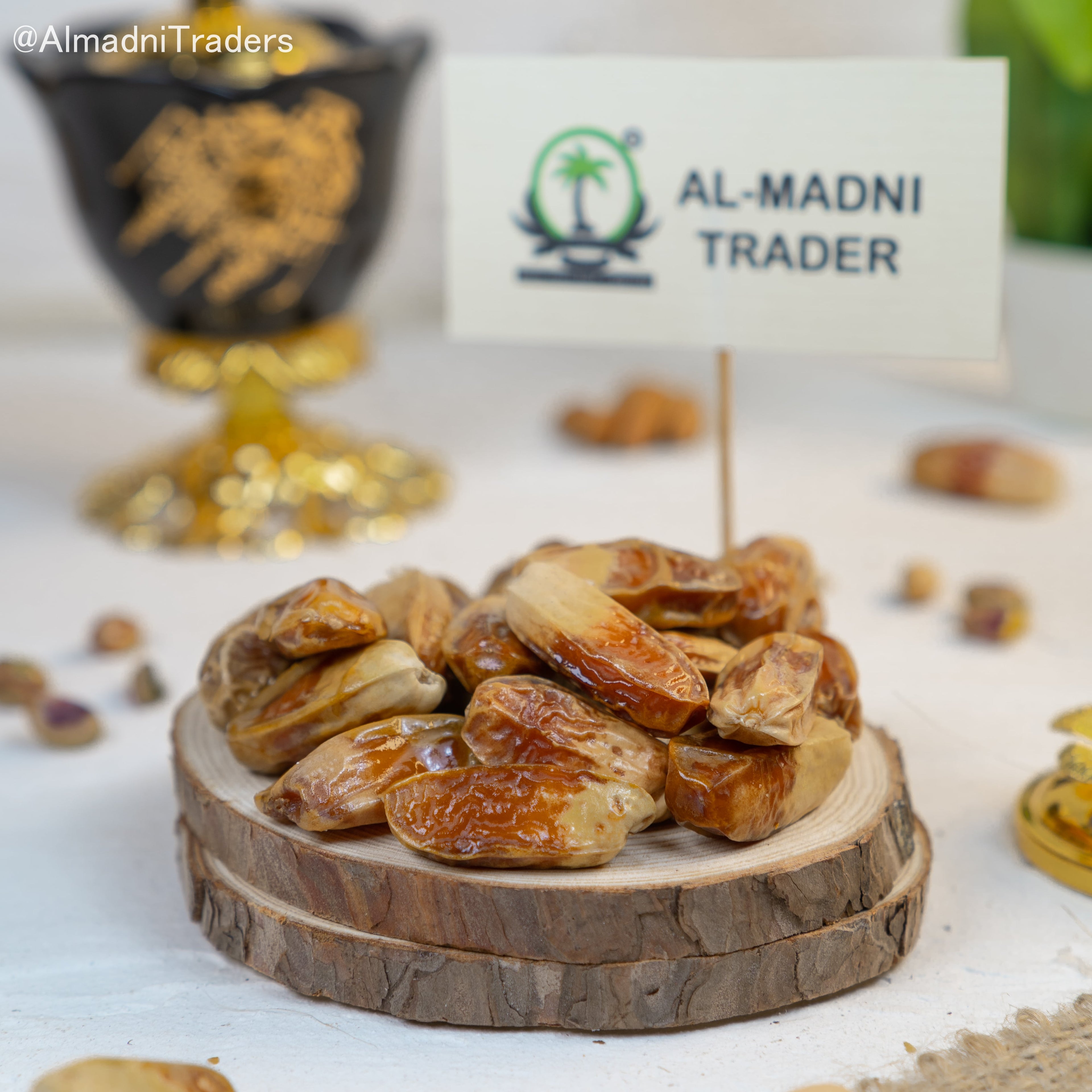 Saudi Sugai dates (Be dana) on a wooden board