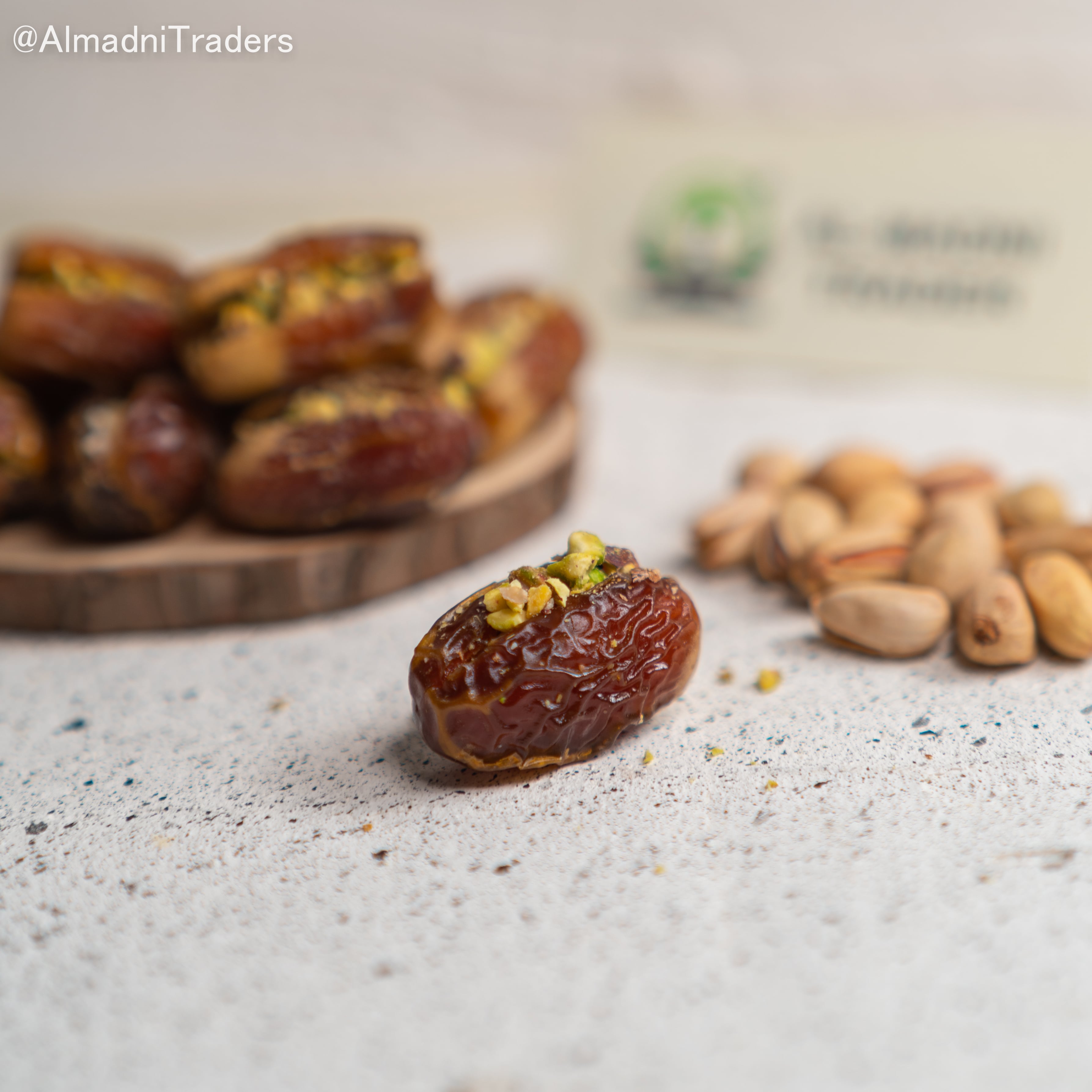 Sughai Khajoor with Pistachio 