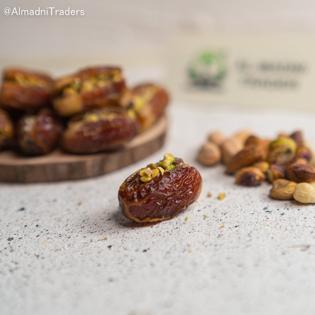 Sughai khajoor with Mixed Nuts 